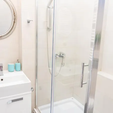 Center 2bdr Additional Living King Bed 4 Pers Belgrade