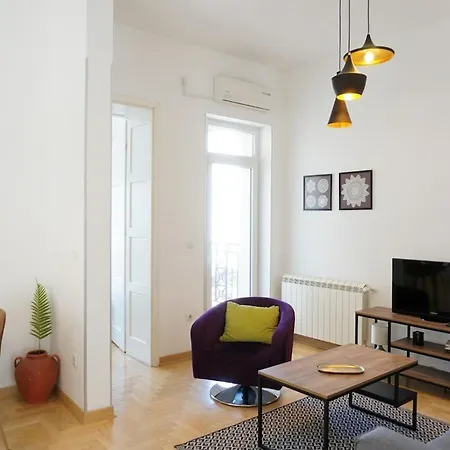 Center 2bdr Additional Living King Bed 4 Pers Belgrade