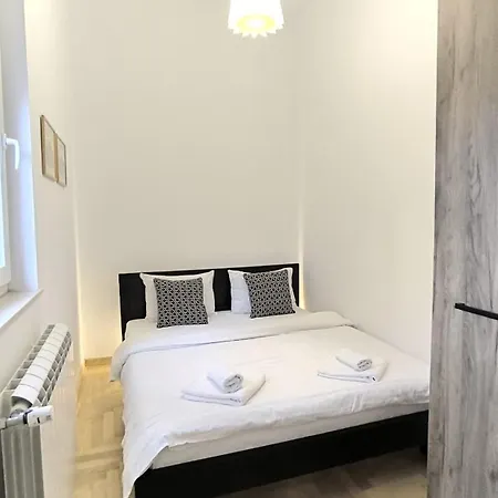 Center 2bdr Additional Living King Bed 4 Pers Apartment *