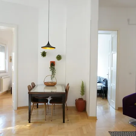 Center 2bdr Additional Living King Bed 4 Pers Belgrade