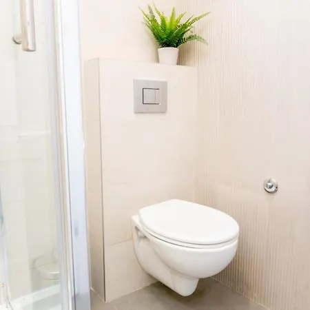 Center 2bdr Additional Living King Bed 4 Pers Apartment *