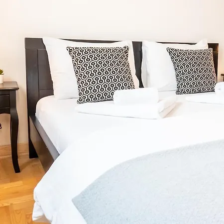 Center 2bdr Additional Living King Bed 4 Pers Apartment Belgrade