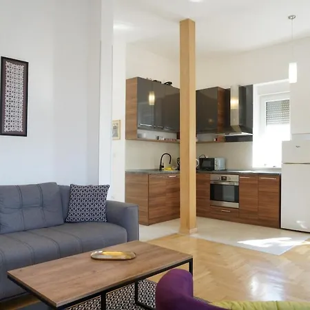 Center 2bdr Additional Living King Bed 4 Pers Apartment Belgrade